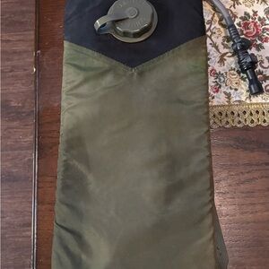 CamelBak Olive Green Screw-on Cap with Flip Handle